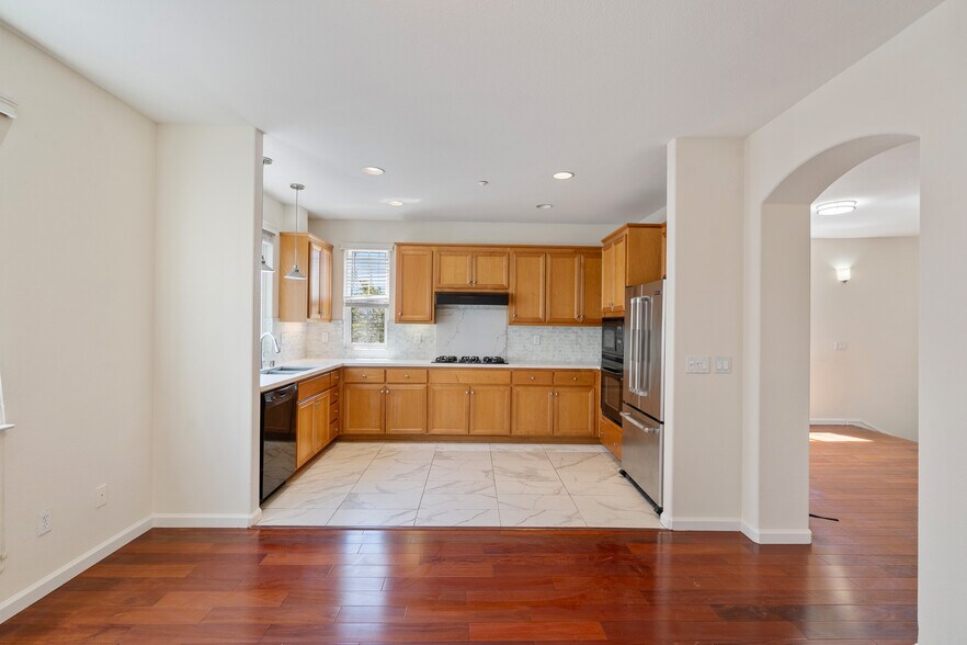 Building Photo - 7981 Bellina St