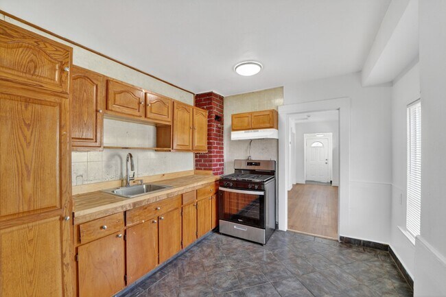 Building Photo - 4114 E 17th St