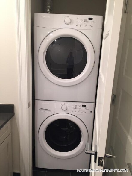 Building Photo - 11 Newcomb St