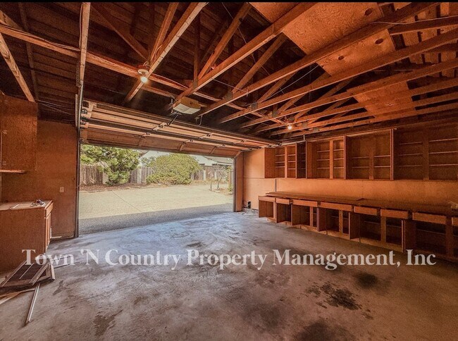 Building Photo - 26142 Carmel Knolls Dr