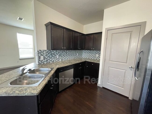 Building Photo - 3617 Valley Vista Dr