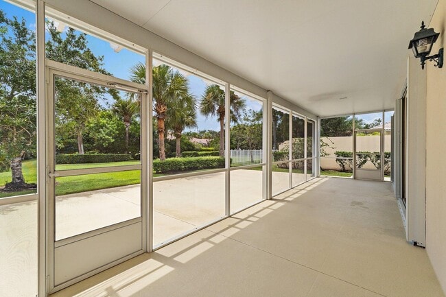 Building Photo - 9038 SE La Creek Ct