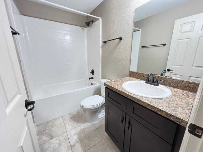 Building Photo - Beautiful 3 Bedroom, 2 Bathroom Home in Ocala!!