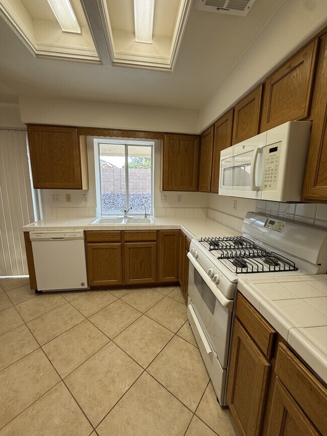 Building Photo - 4942 S Rinaldi Dr