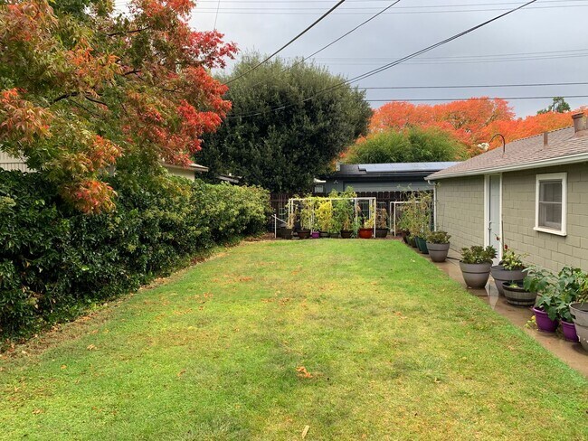 Building Photo - 520-520 Sycamore Ave