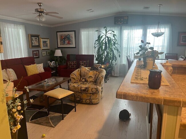 Building Photo - 5904 SW 59th Ln