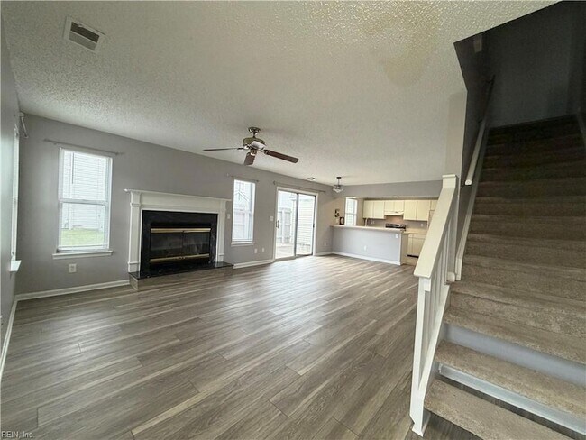 Building Photo - 5608 Tourmaline Ct