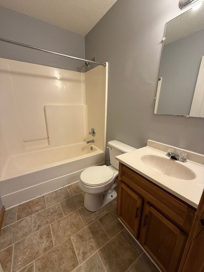 Building Photo - South Campus Place Townhome!