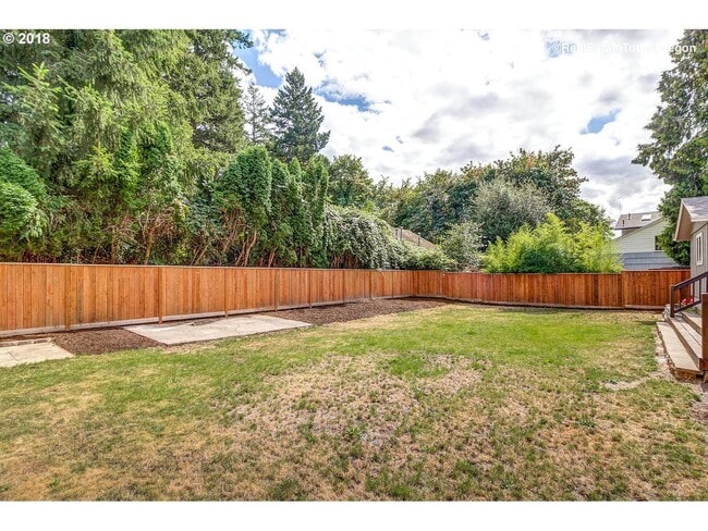 Building Photo - Spacious 4-Bedroom Home with Multiple Livi...