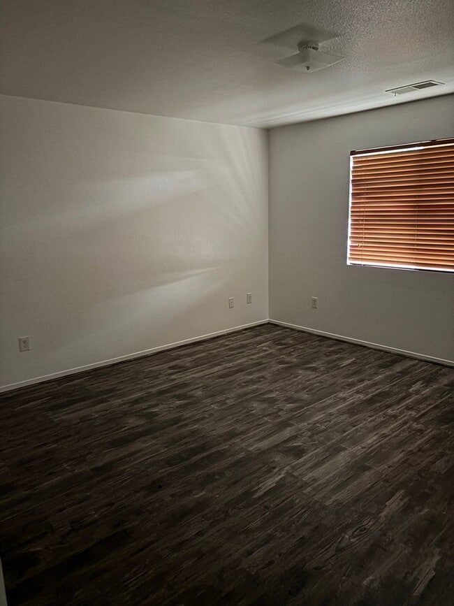 Building Photo - 3 B/R /2BA HOME IN GRIDLEY AVAILABLE NOW!