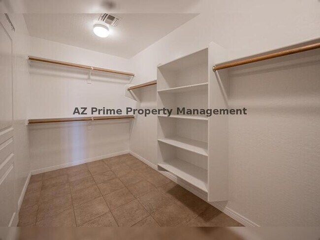Building Photo - 2989 N 44th St