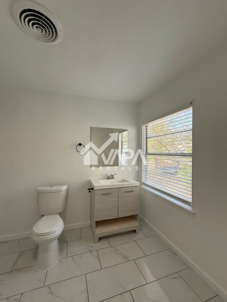 Building Photo - 3838 Anton Dr