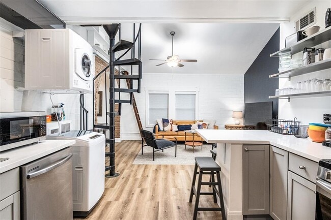 Building Photo - 1507 Holly St