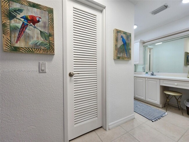 Building Photo - 3505 S Ocean Dr