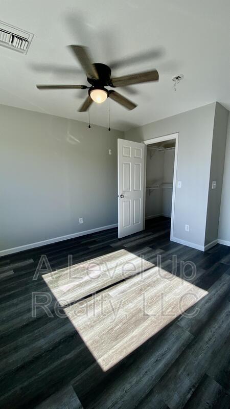 Building Photo - 219 W Pennsylvania Dr