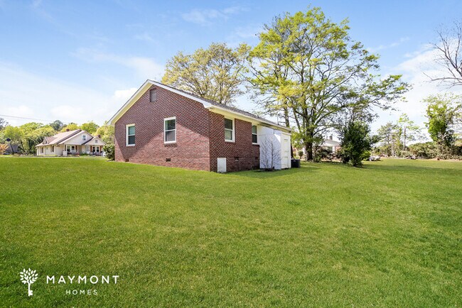 Building Photo - Charming Home in Spartanburg!