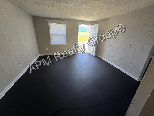 Building Photo - Two bedroom apartment off Harden Street