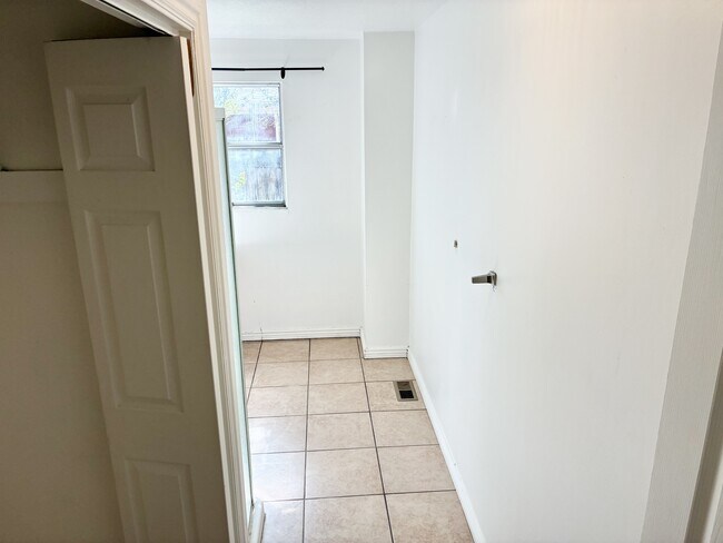 Building Photo - 631 N 120 E