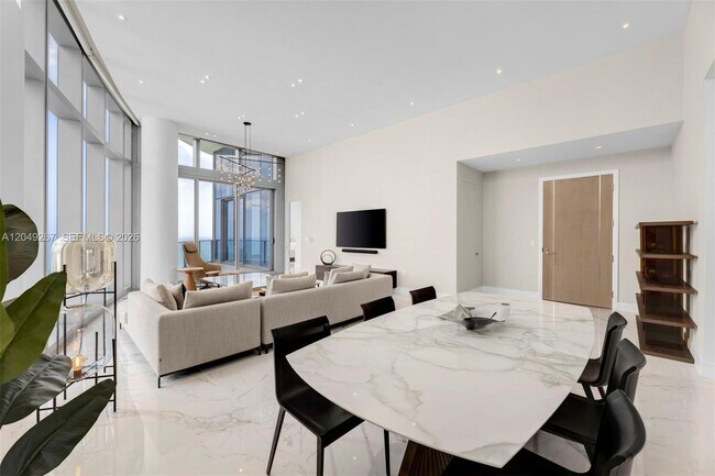 Building Photo - 15701 Collins Ave