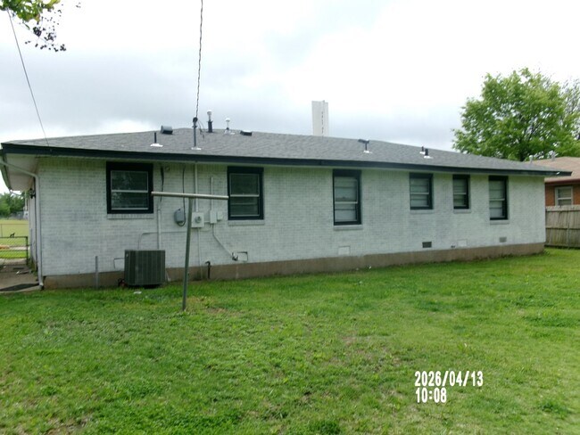Building Photo - Modern 4-Bedroom Home