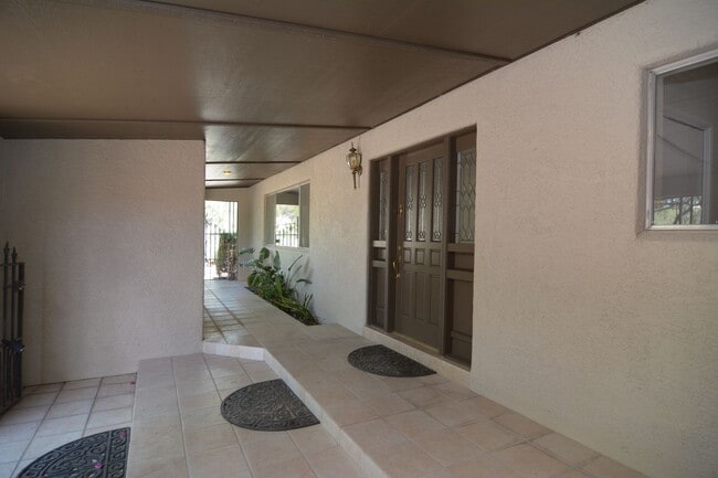 Building Photo - Well Maintained 3 Bedroom 2 Bath Home! Located in a Desirable North Tucson Location! Short Term R...