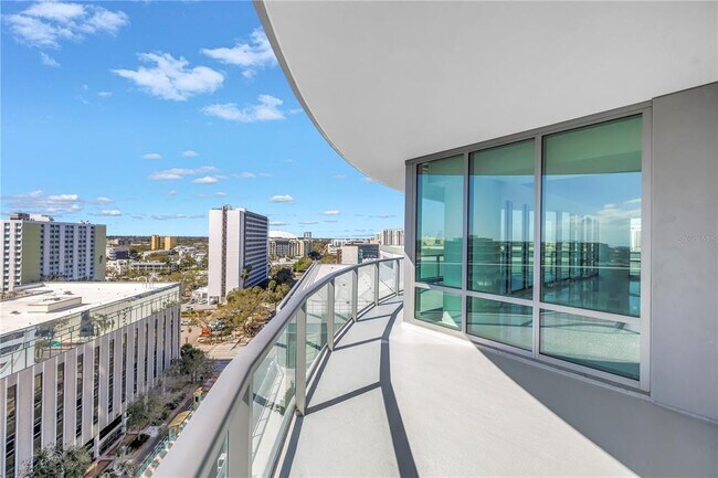 Building Photo - 400 Central Ave