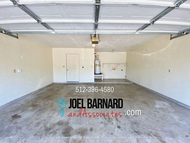 Building Photo - Available January 10: 3 Bedroom, 2 Bath Stand Alone Home