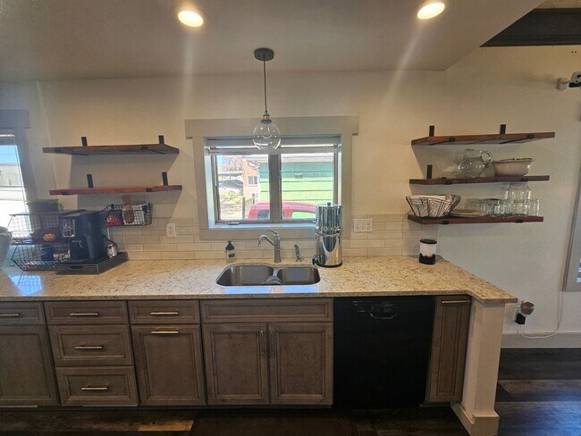 Building Photo - Beautiful Home in the Spokane