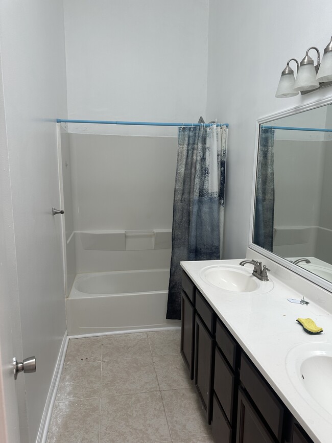 Building Photo - 6913 Woodstream Ln