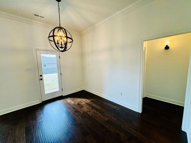 Building Photo - FENCED yard-great location at the base of Keel Mountain