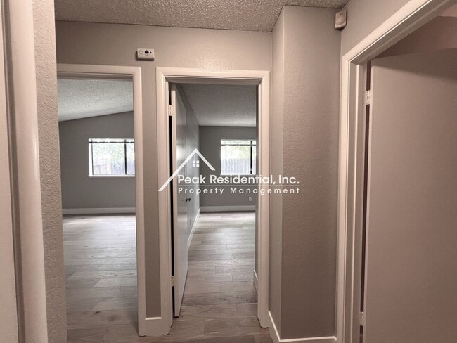 Building Photo - Nice Sacramento 2bd/1ba Halfplex!