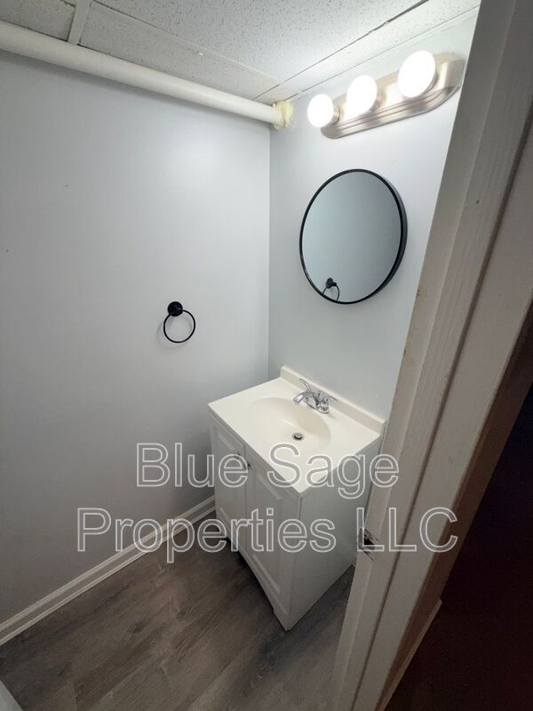 Building Photo - 2118 Valleyview Dr