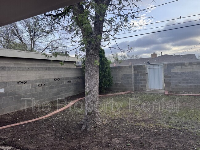 Building Photo - 2118 Westbrook Ave