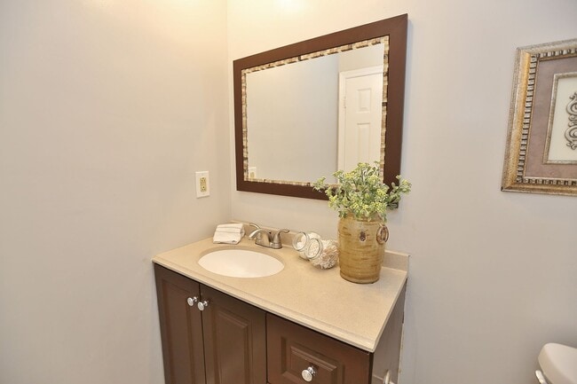 Building Photo - MUST SEE! Charming 3-Bedroom Townhome in Thoroughgood! 1-Car Attached Garage!