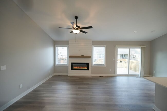 Building Photo - Beautiful 3 Bed Ranch Home w/ fully finish...