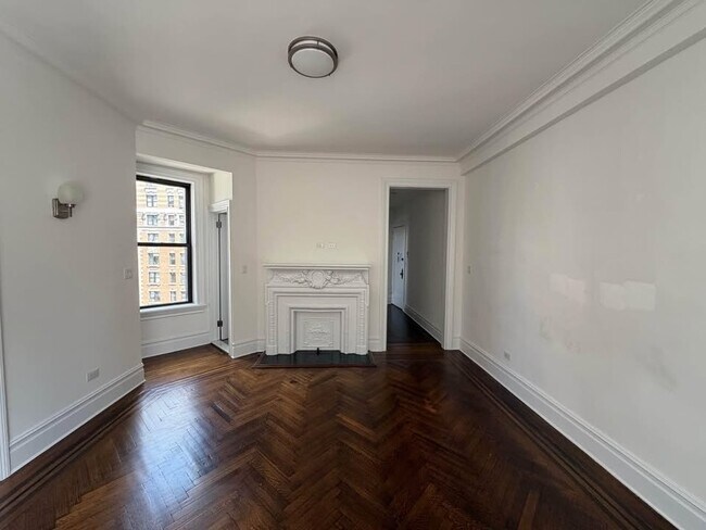 Building Photo - 166 W 72nd St