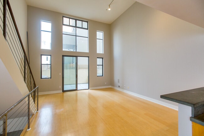 Building Photo - 125 Gilbert St