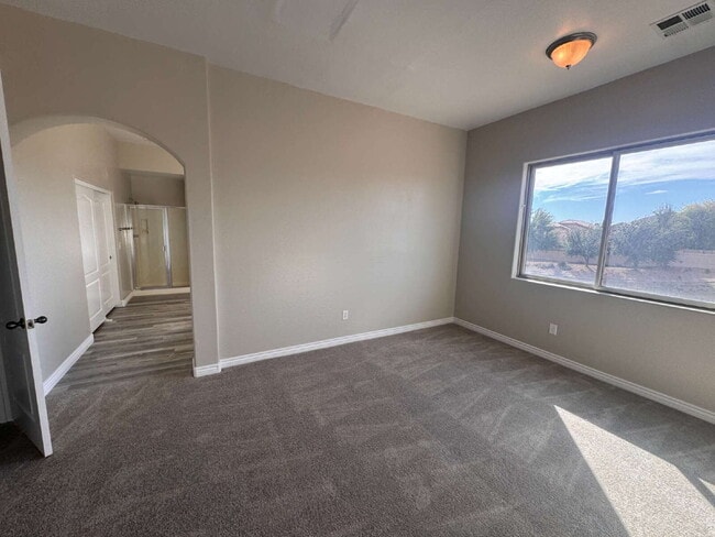 Building Photo - 821 W Saguaro Ln