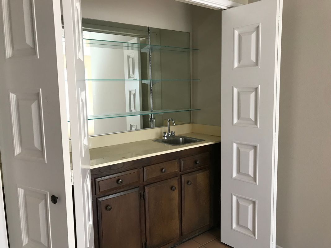 Building Photo - 4592 Benhurst Ave