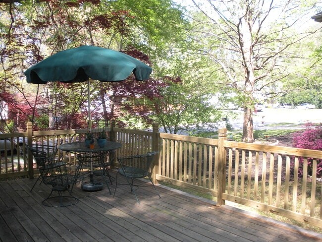 Building Photo - 805 Castalia Dr