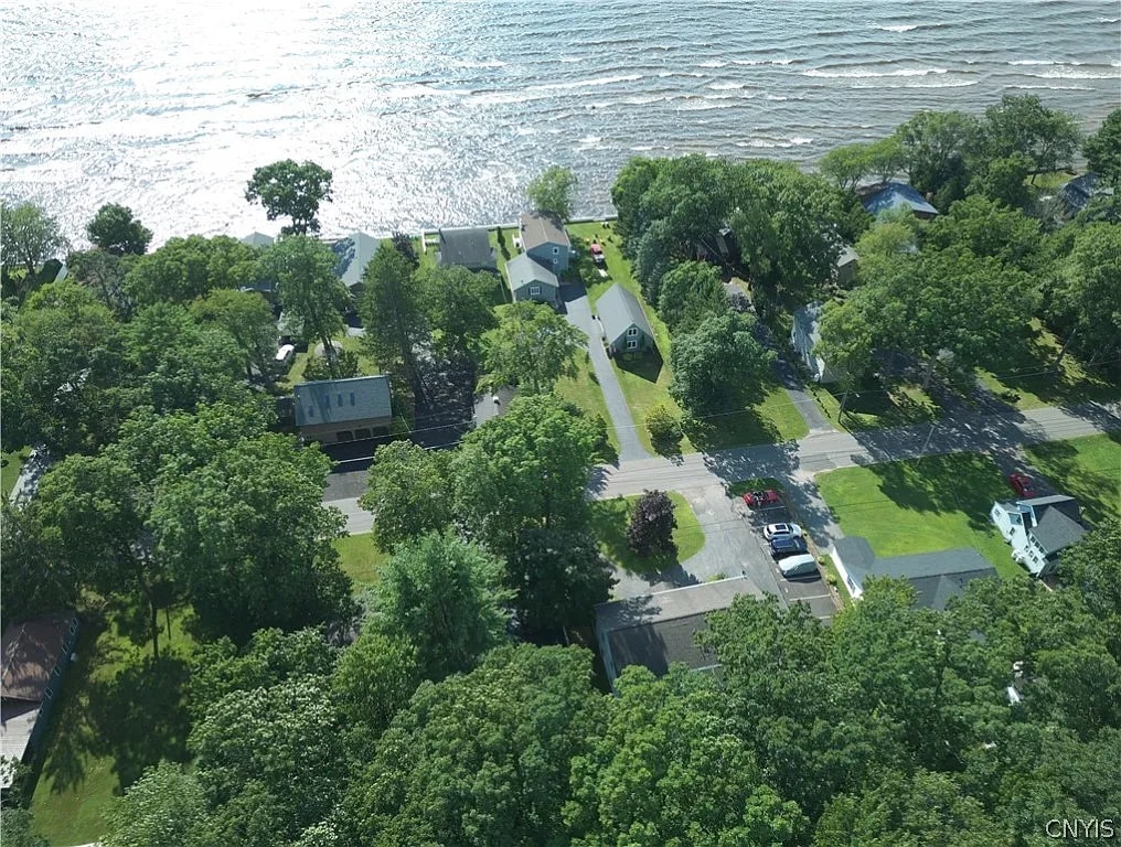 Building Photo - 6674 Lake Shore Rd N