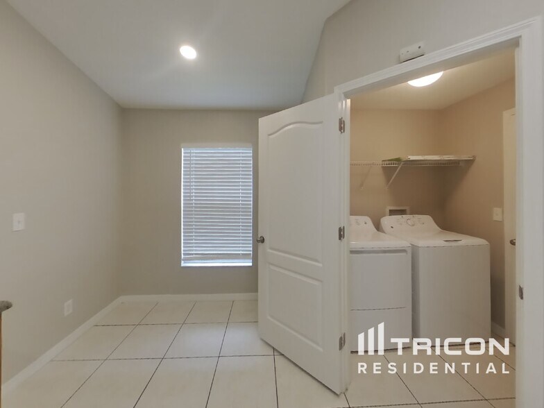 Building Photo - 2220 Colville Chase Dr