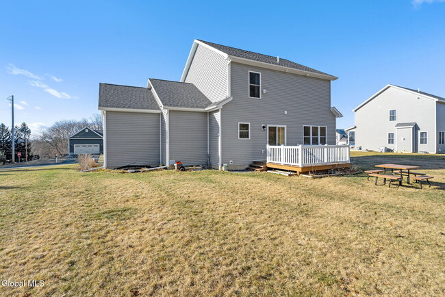 Building Photo - 2 Birch Ct