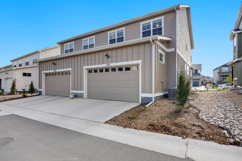 Building Photo - 685 Crossbill Dr