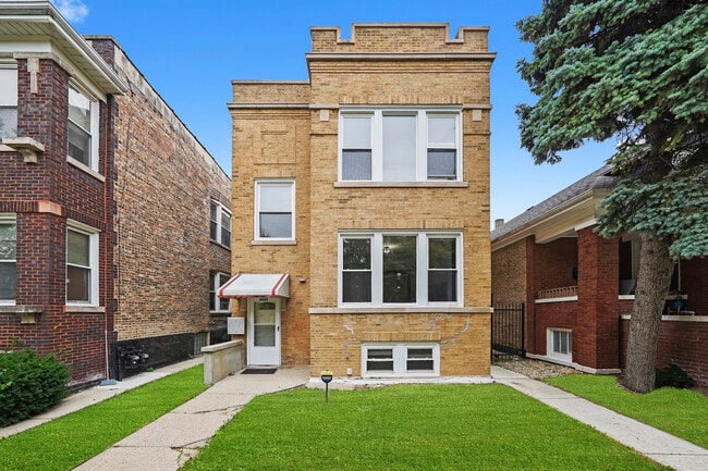 Primary Photo - 6423 S Maplewood Ave