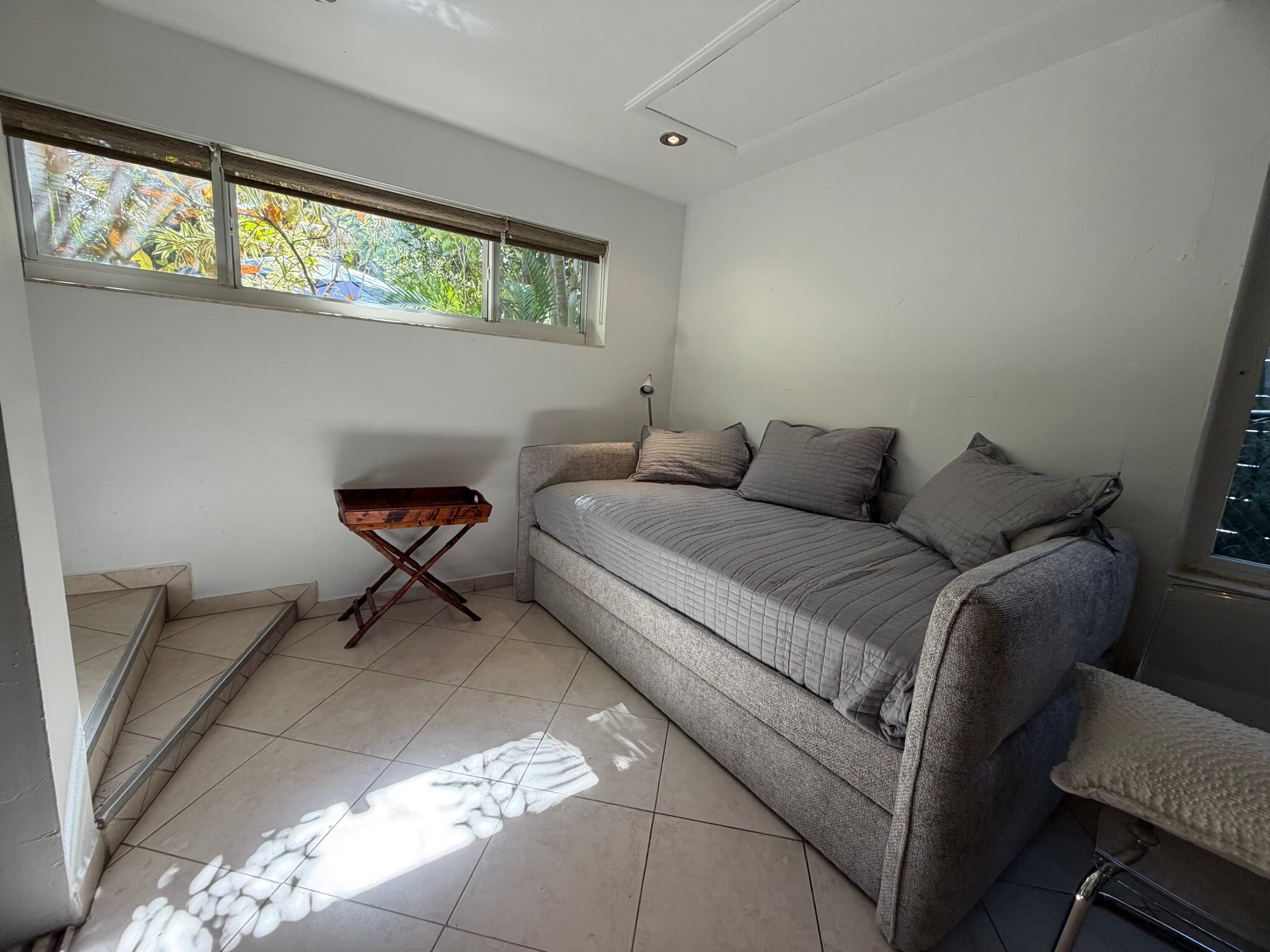 Trundle bed - 2539 Swanson Ave