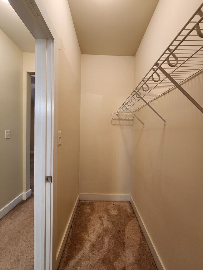 Building Photo - 3 Bedroom home with an upstair bonus room ...