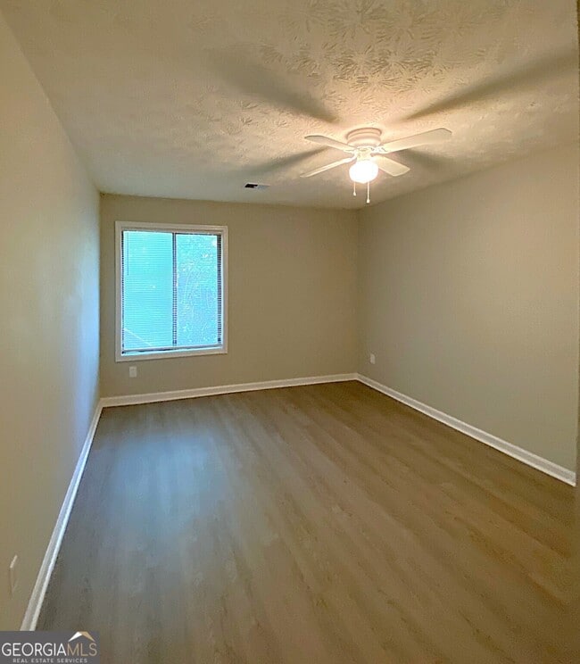 Building Photo - 100 Spring Ct