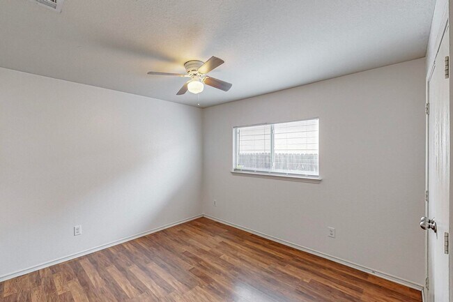 Building Photo - Adorable 3 bedroom 2 bath in Burleson Texas!