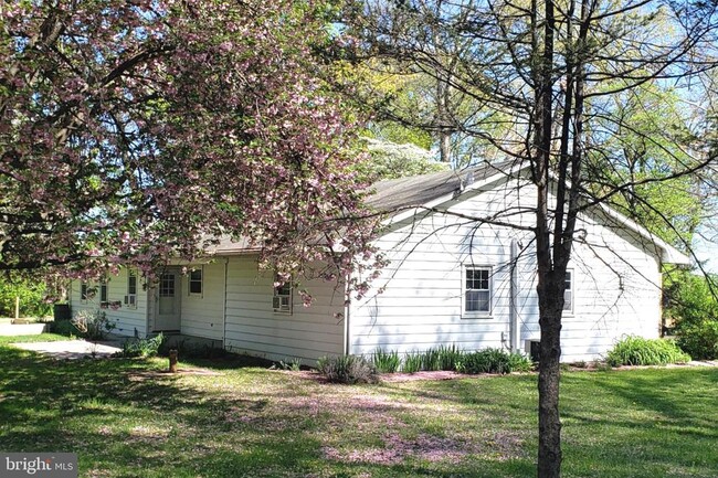 Building Photo - 163 Scroggy Rd